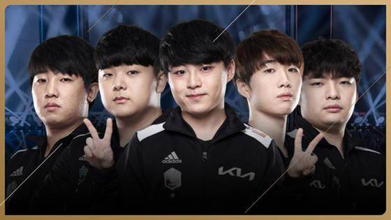 记者：卢卡库重伤后那不勒斯寻找前锋，已向曼联