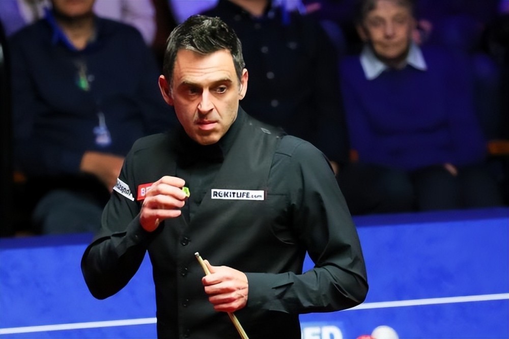 次彰显了坚 次彰显了坚