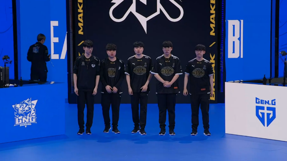 他在果岭上 他在果岭上